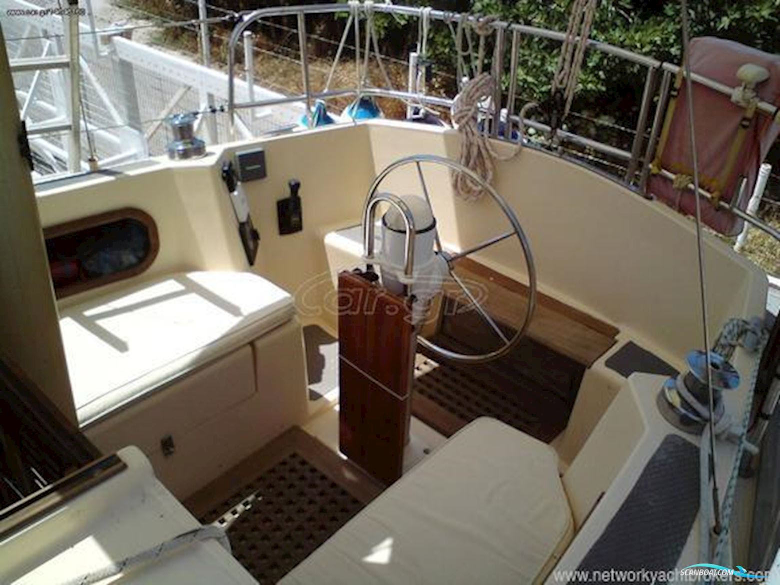 Seastream 34 Deck Saloon