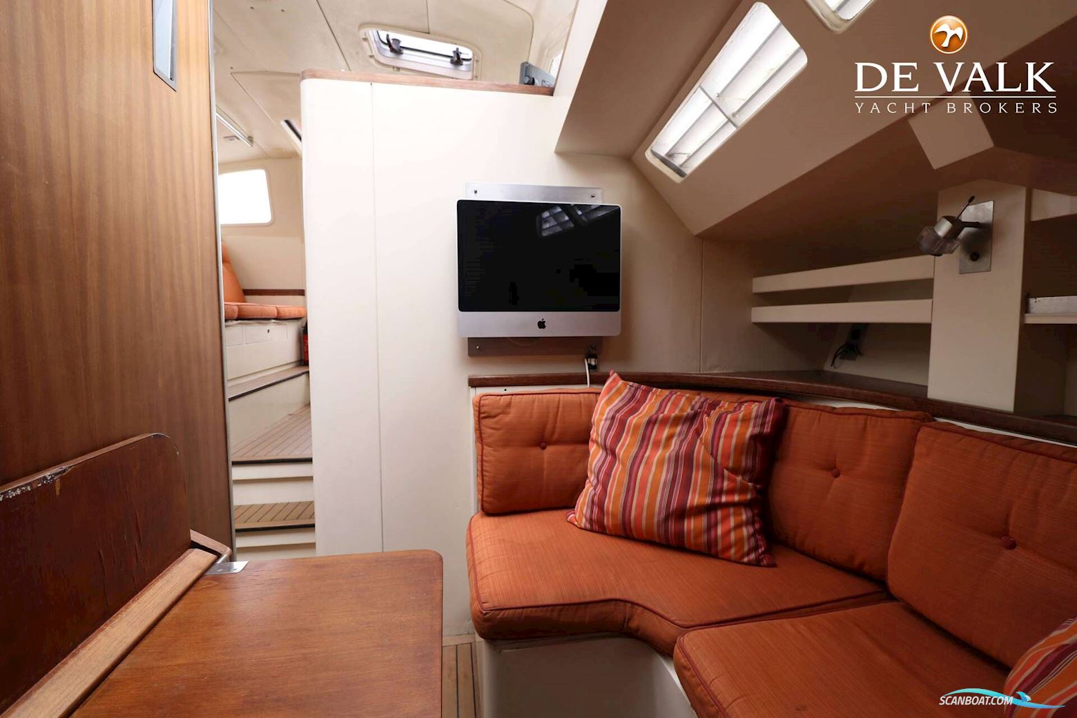 Simonis Voogd 63 with lift keel