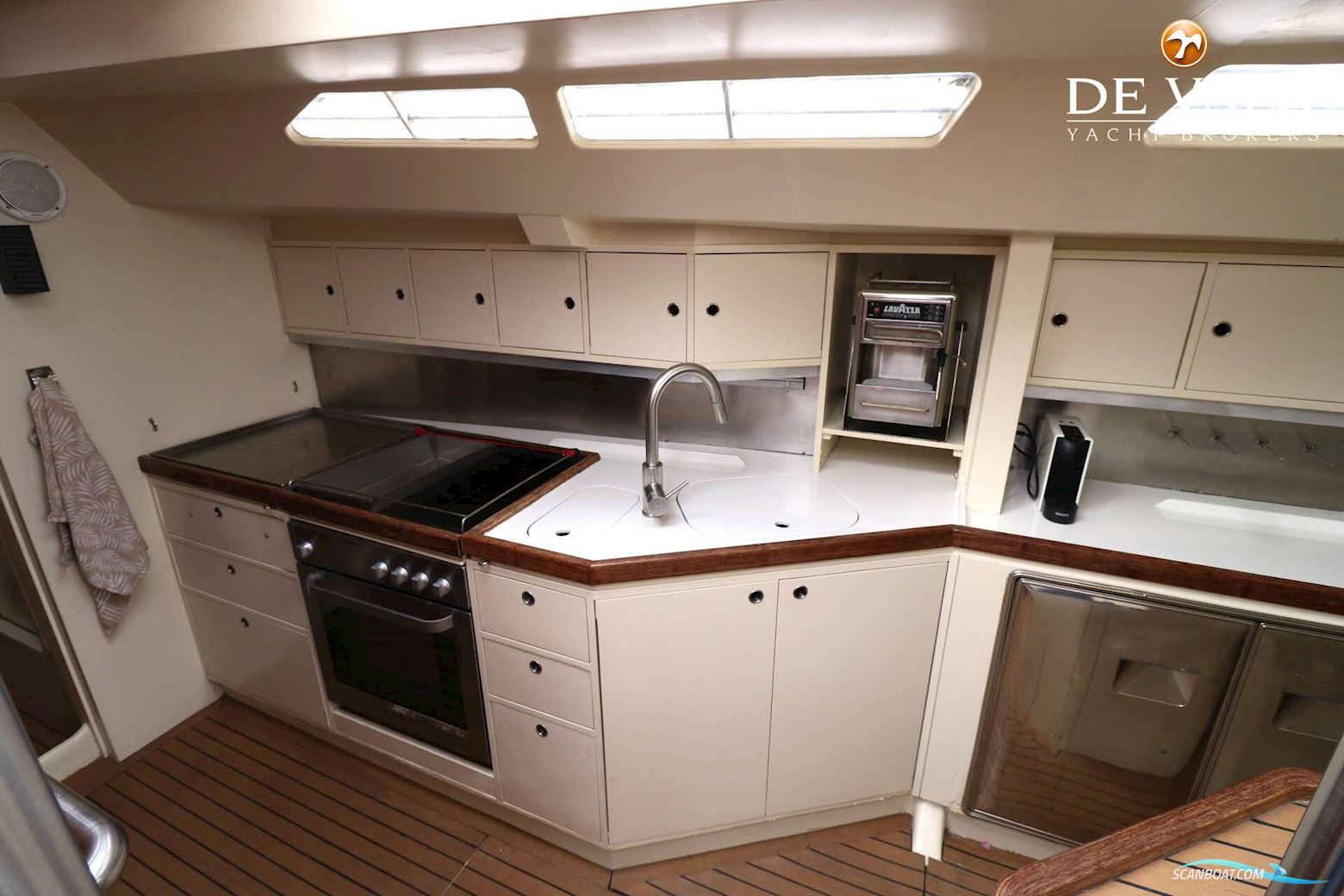 Simonis Voogd 63 with lift keel