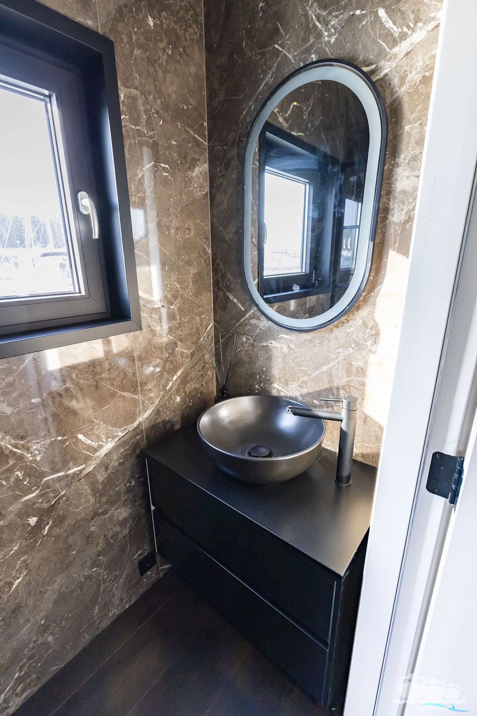 SL Houseboat Marina Den Oever, inclusief ligplaats