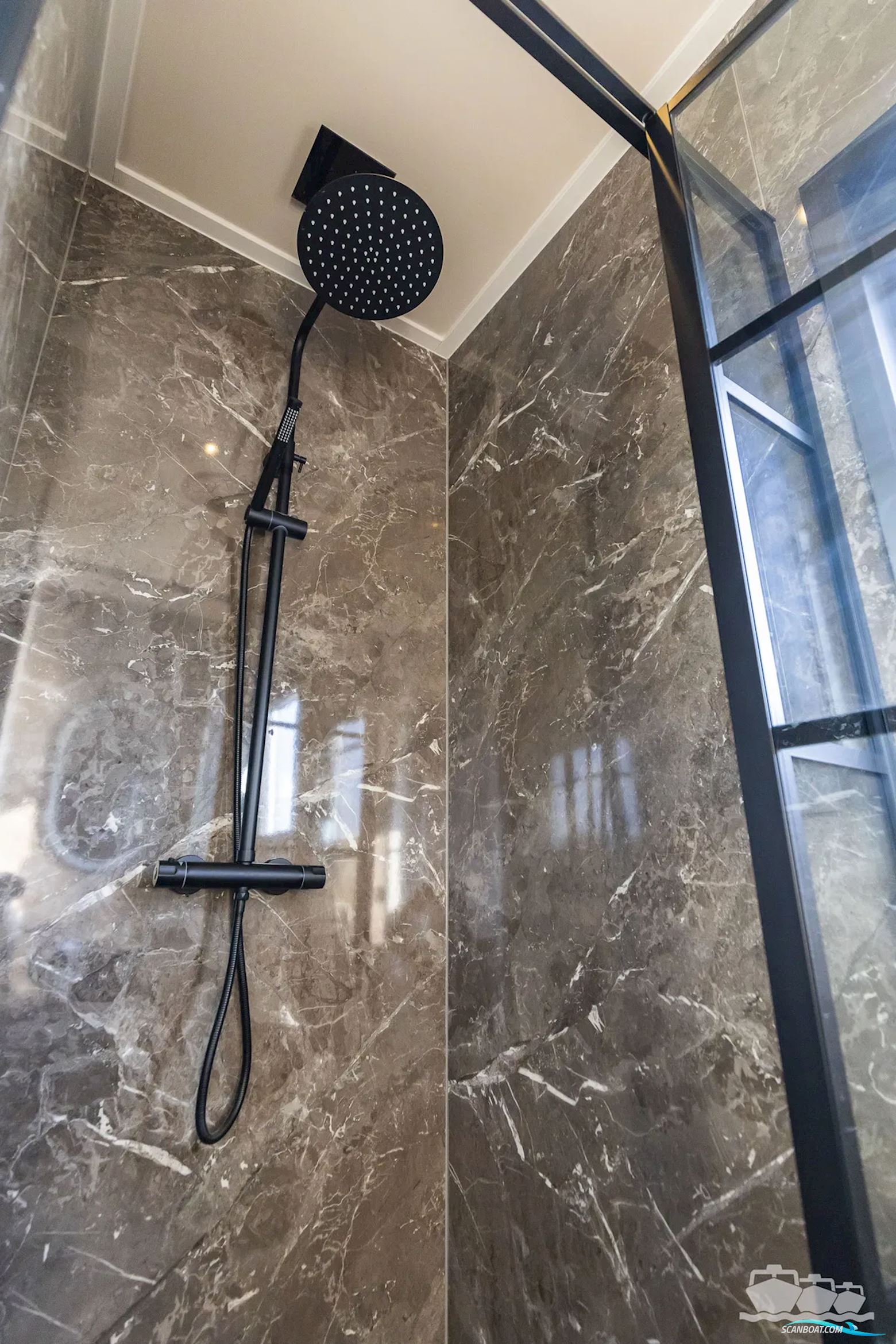 SL Houseboat Marina Den Oever, inclusief ligplaats