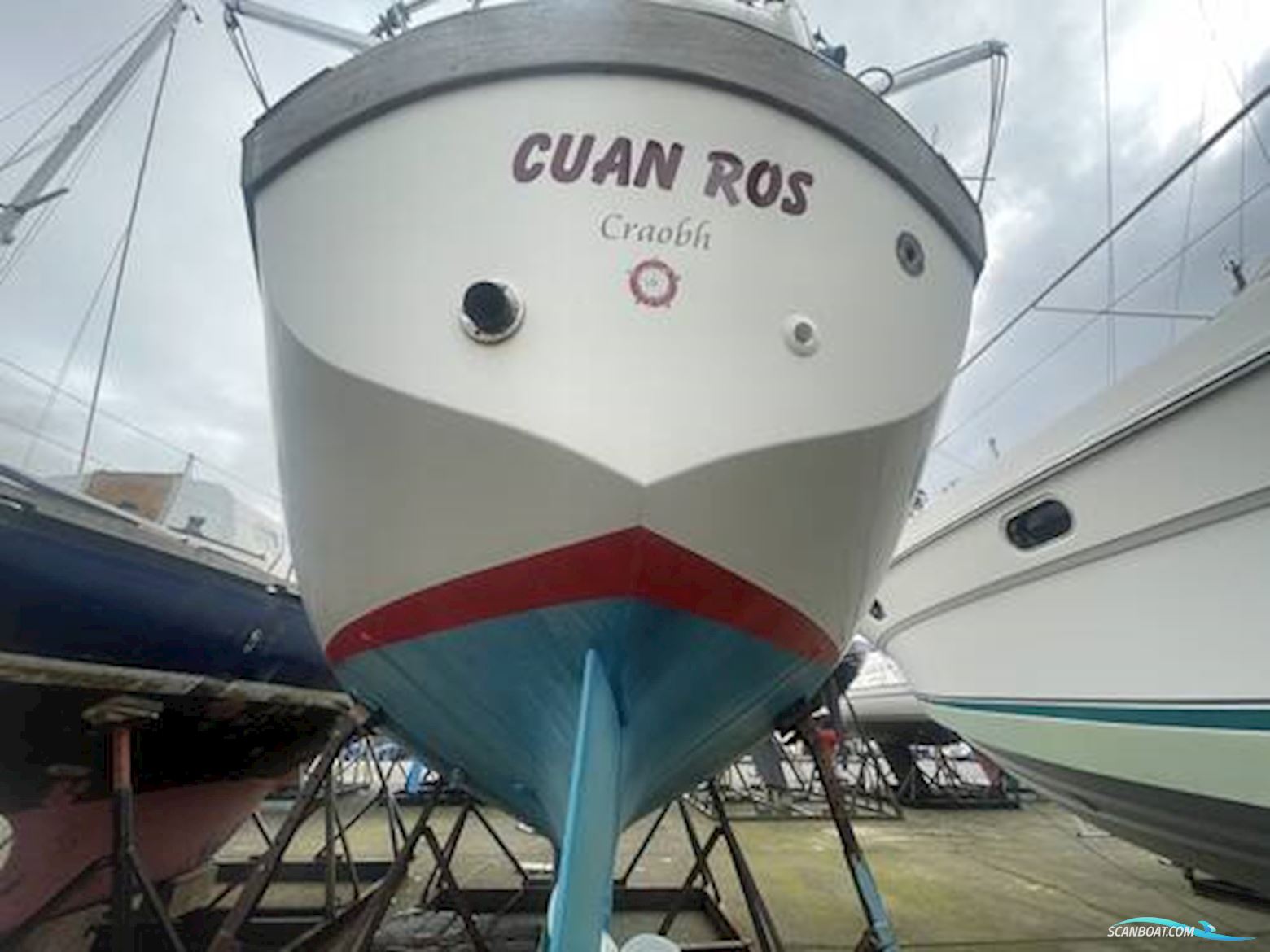 Sovereign 32 Deck Saloon