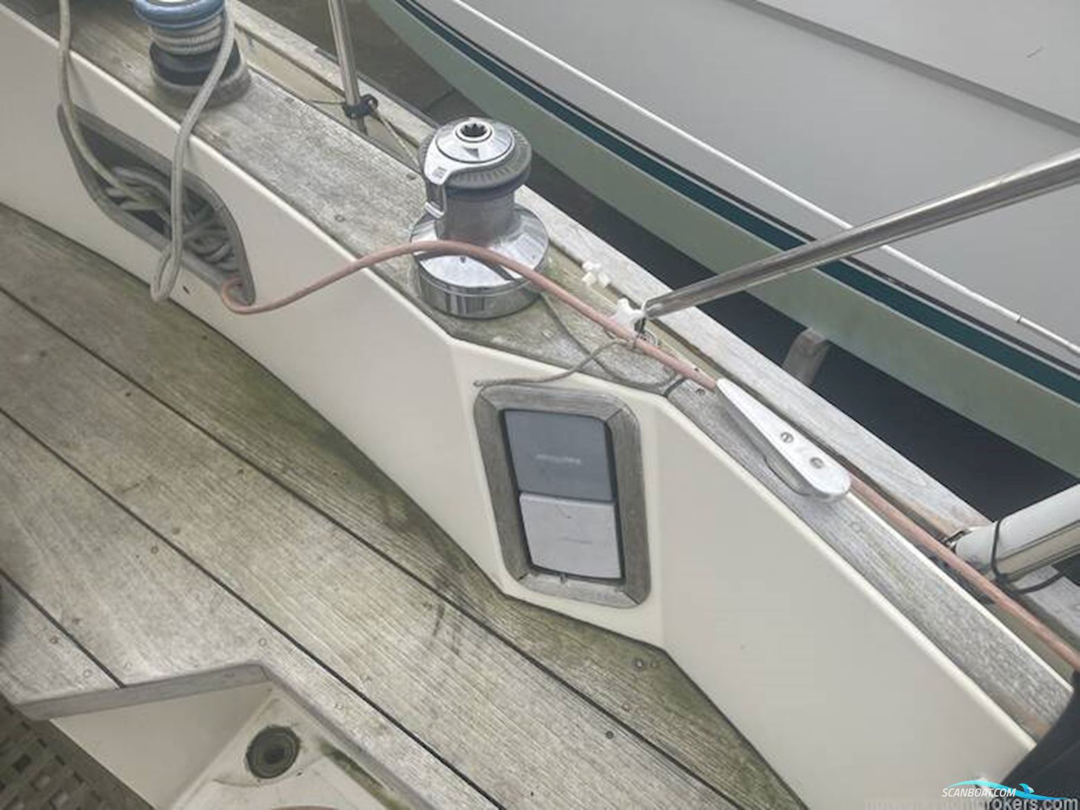 Sovereign 32 Deck Saloon