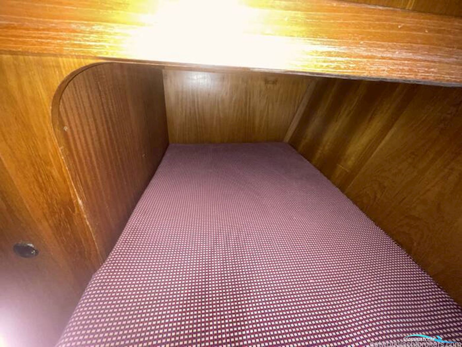 Sovereign 32 Deck Saloon