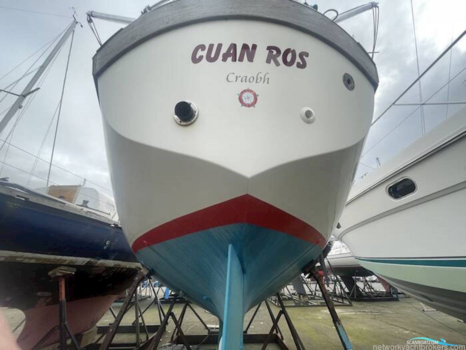 Sovereign 32 Deck Saloon