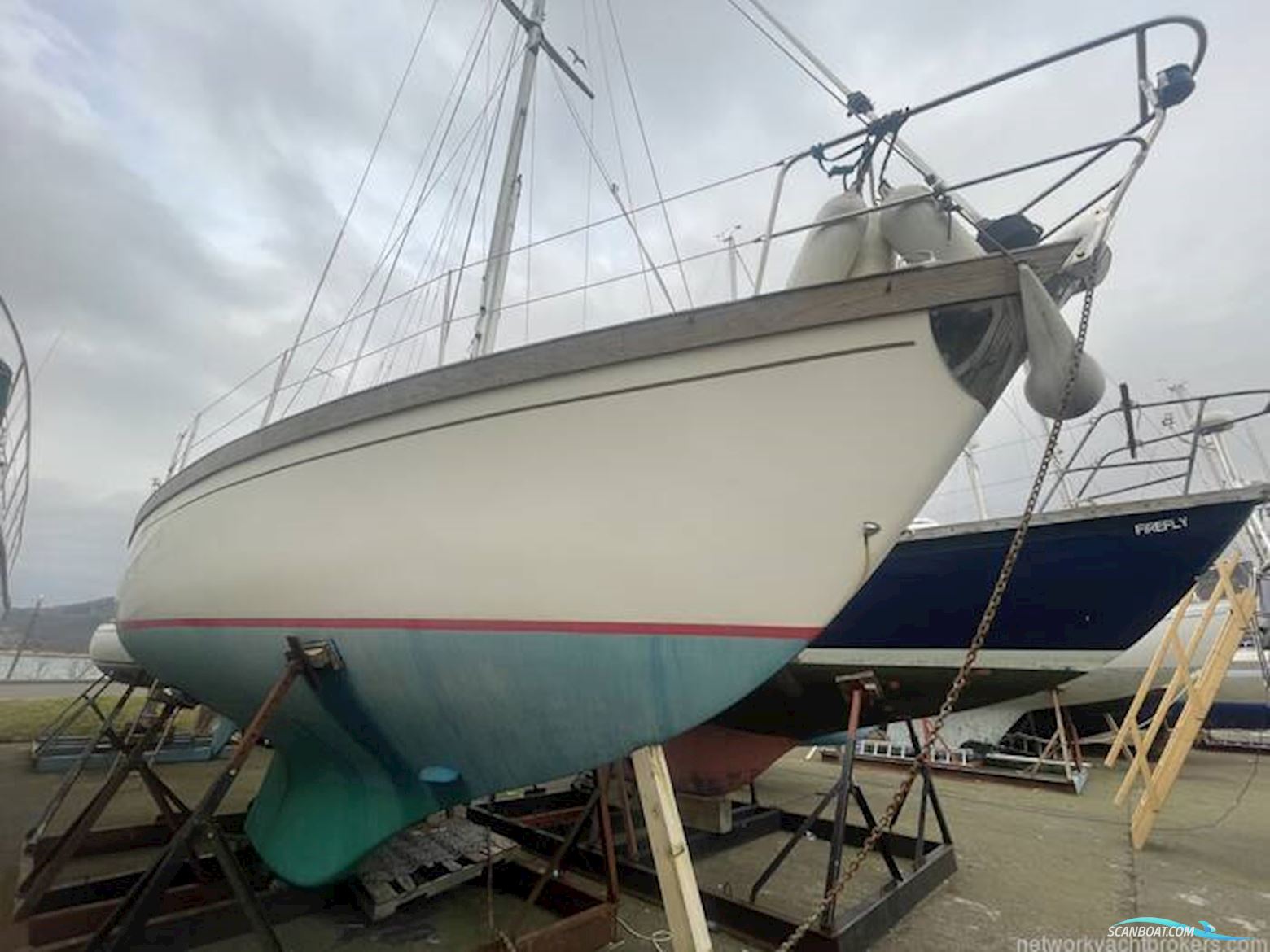 Sovereign 32 Deck Saloon