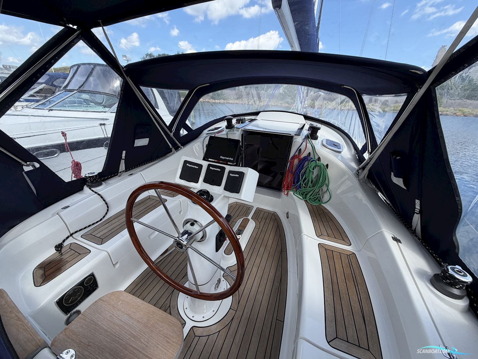 Tango 33 - 3 cabin