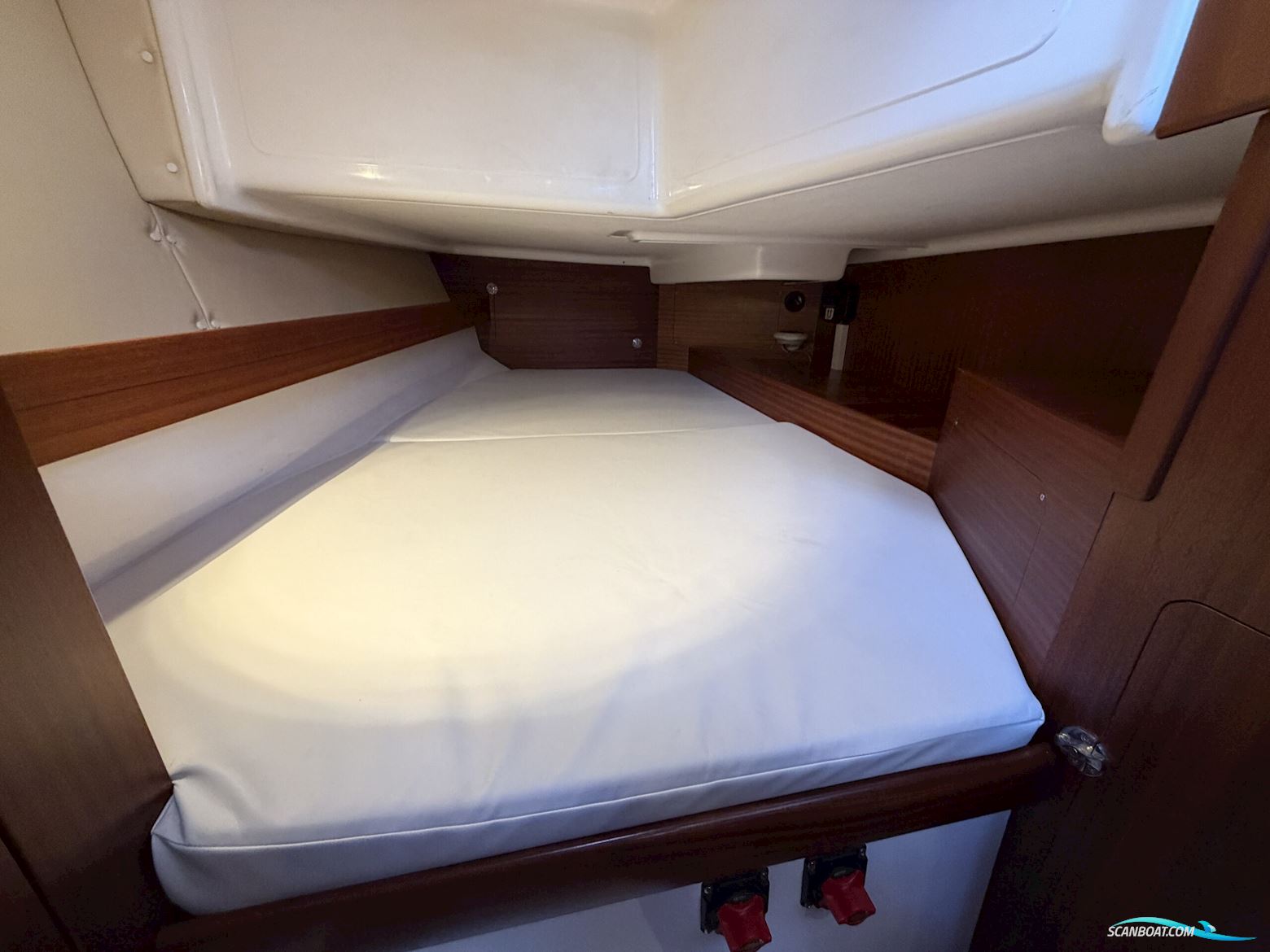 Tango 33 - 3 cabin