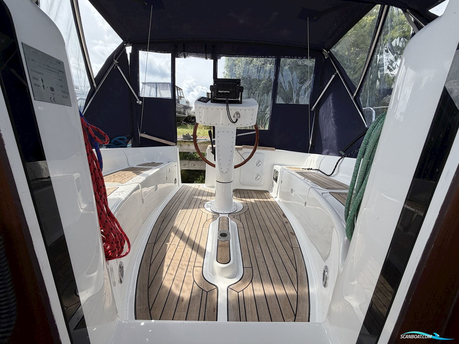Tango 33 - 3 cabin