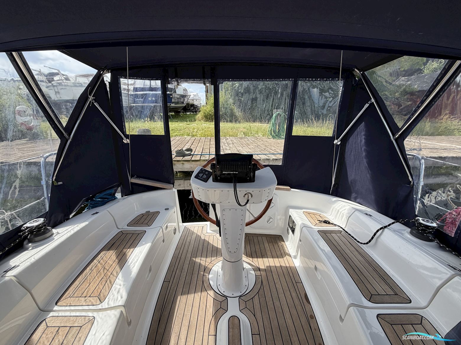 Tango 33 - 3 cabin