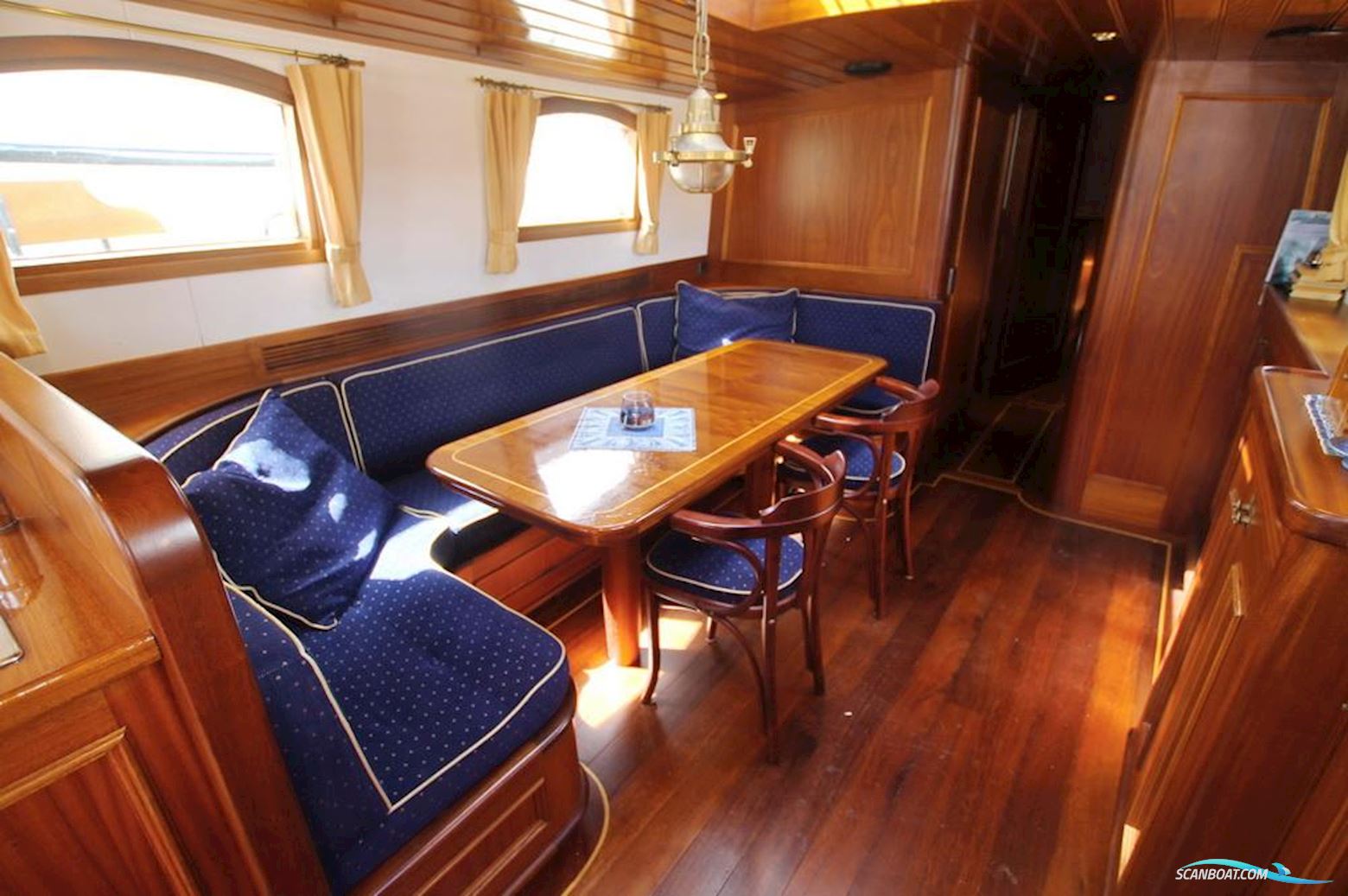 Traditional Platbodem