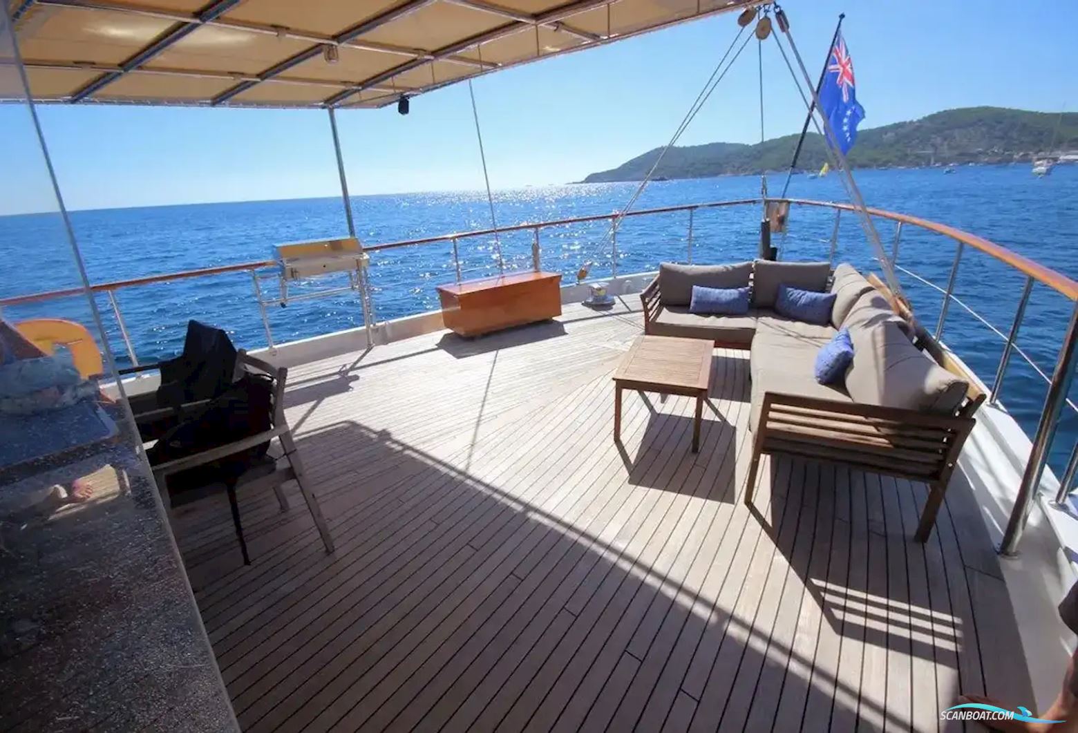 VAN DEN AKKER Motorsailer