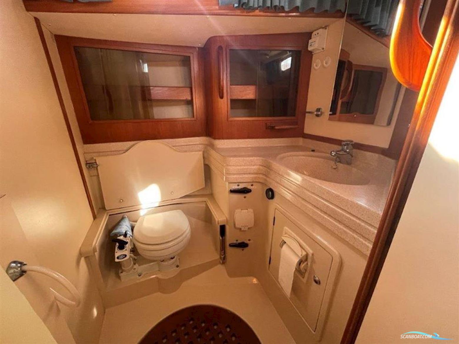 Vancouver 38 Pilot House