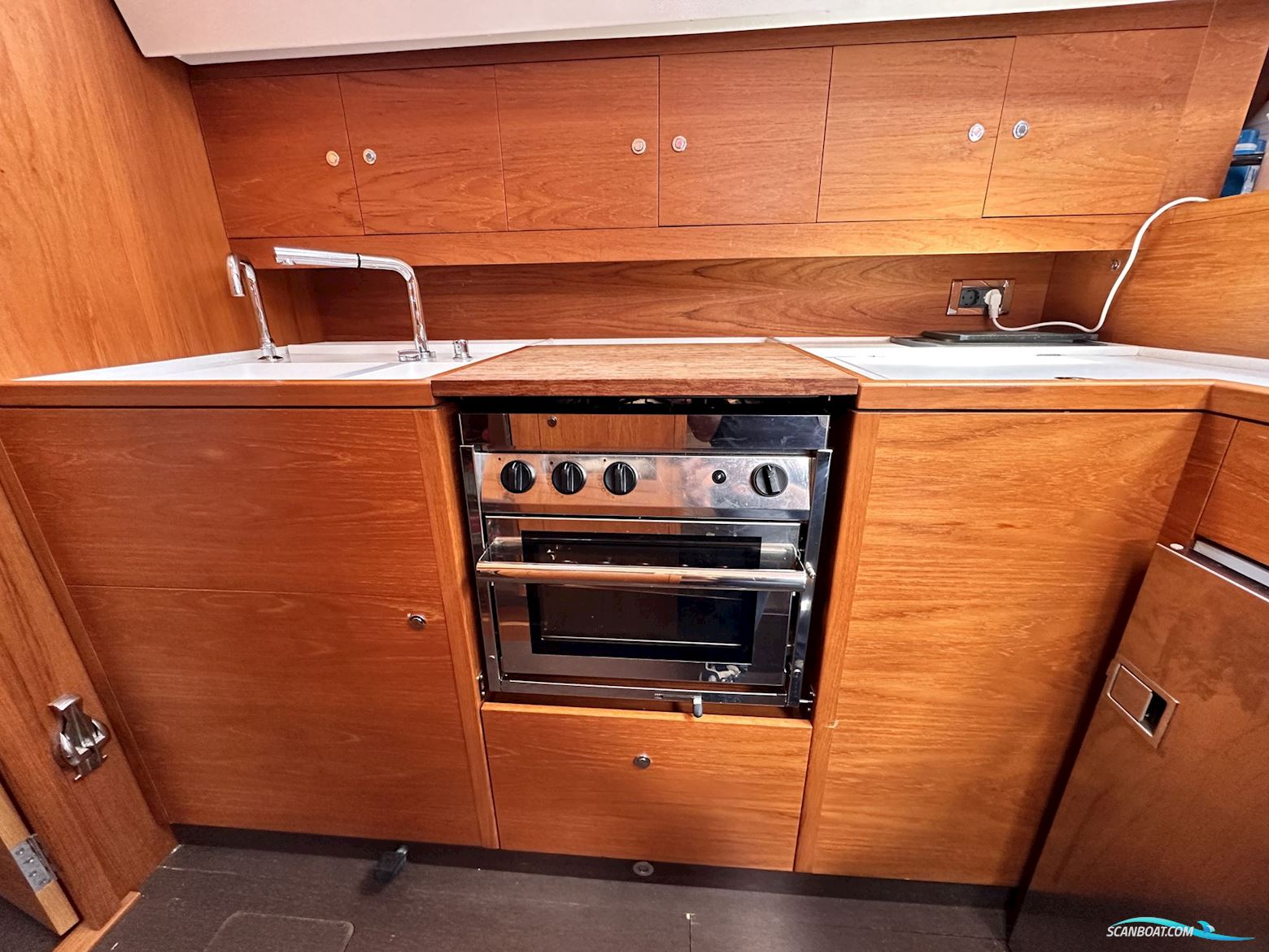 Wauquiez Pilot Saloon 48